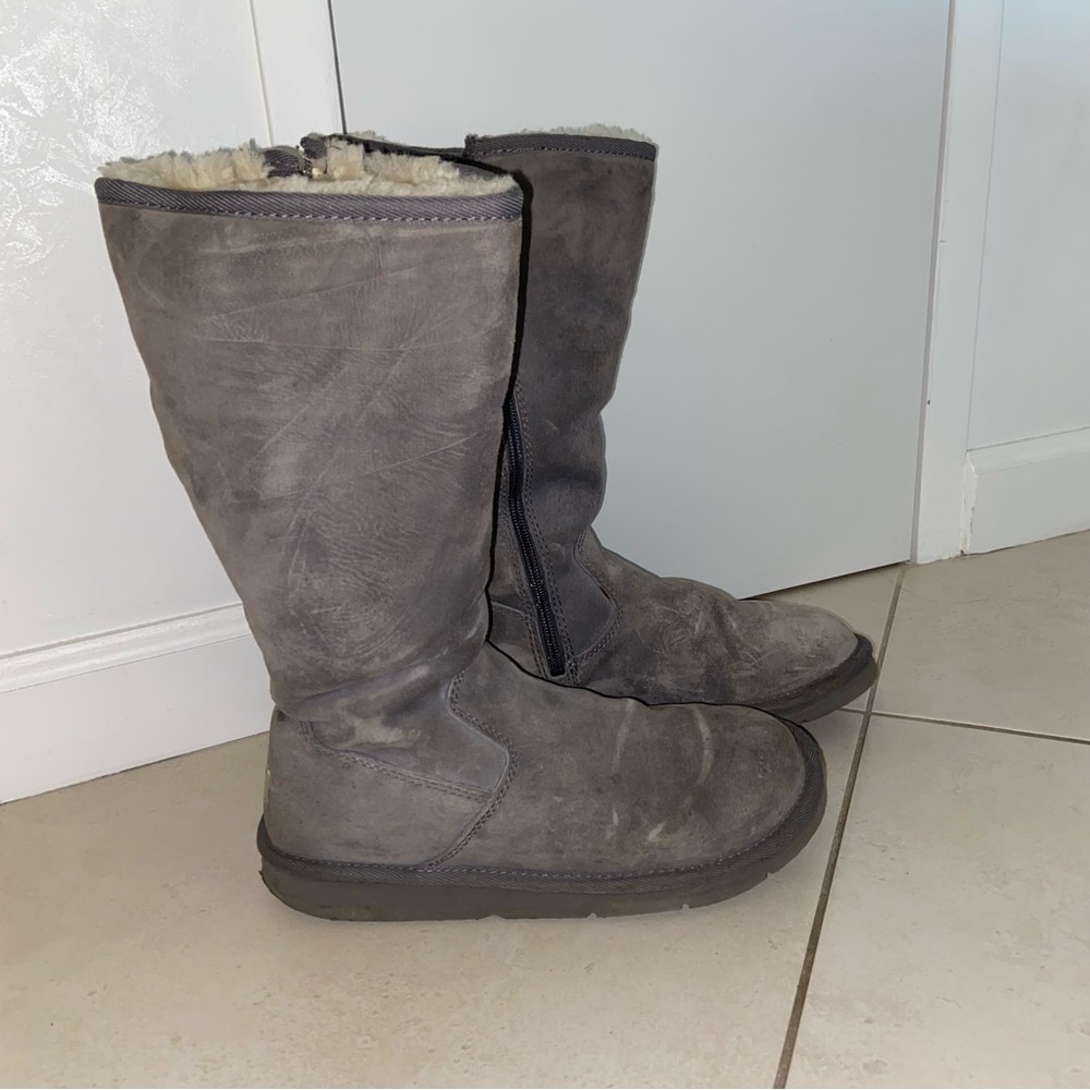 UGG Shearling fur lined calf length zipper dark gray suede top winter boots 8